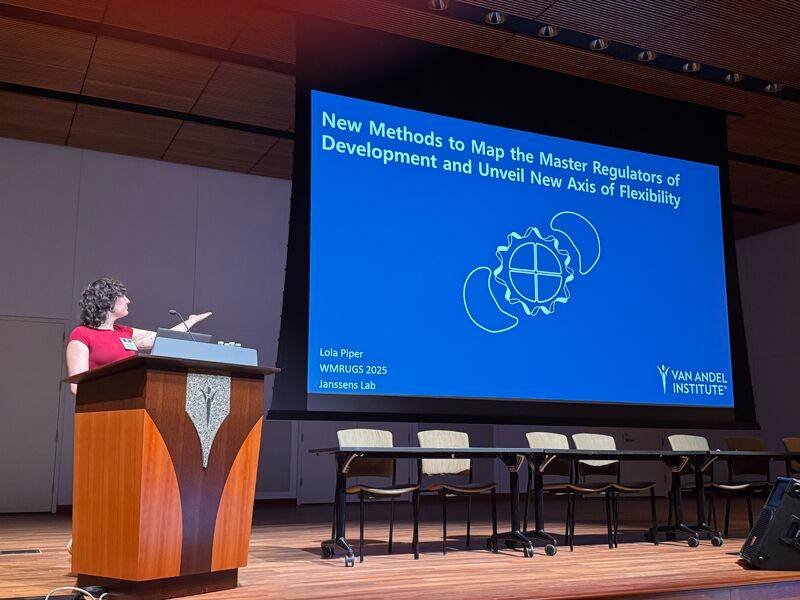 Lola presenting at WMRUGS.